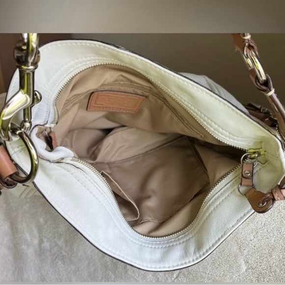 Coach ZOE White Leather Women's Bag - Picture 9 of 13